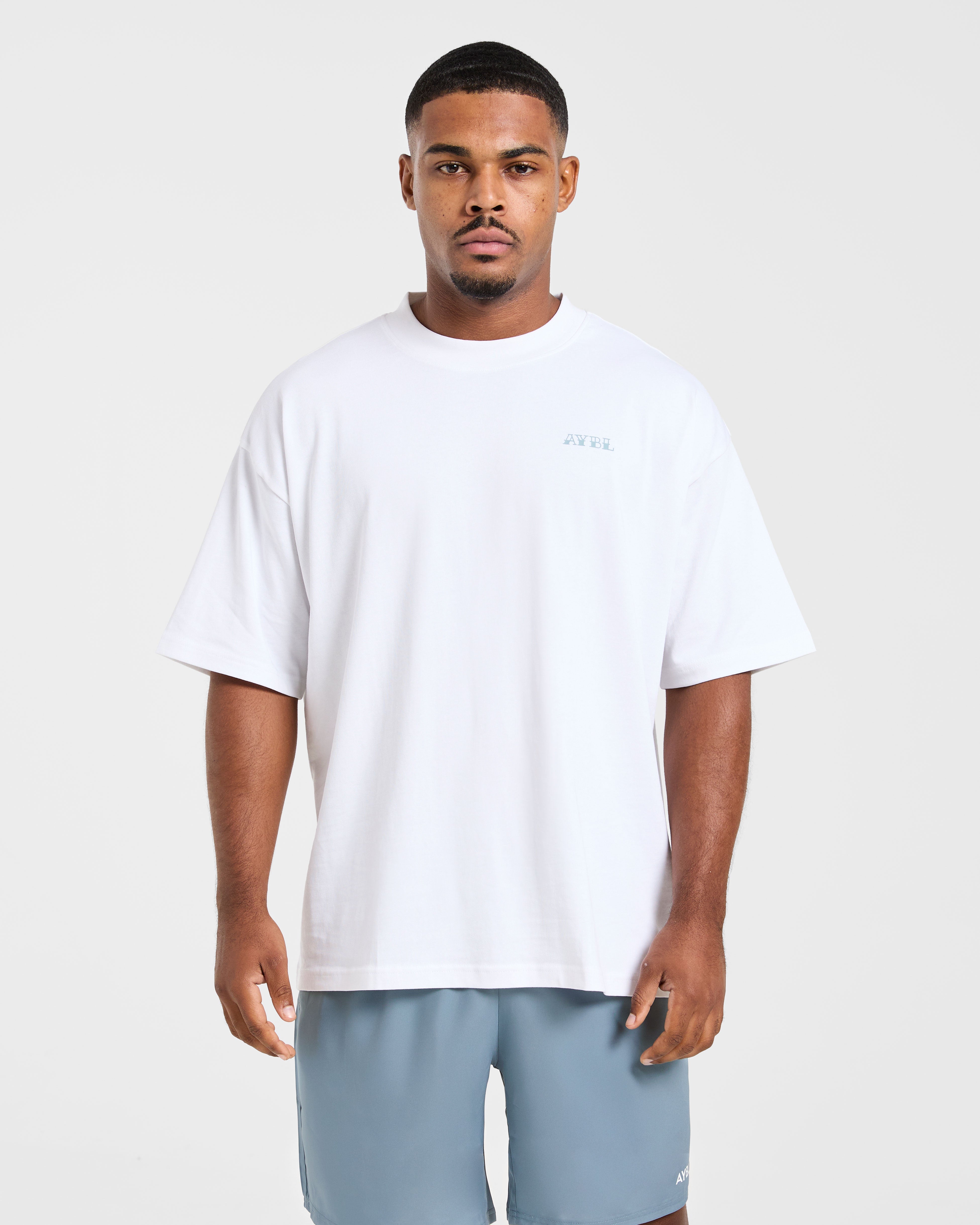 Camiseta Oversized AYBL Strength Club - Blanco/Azul