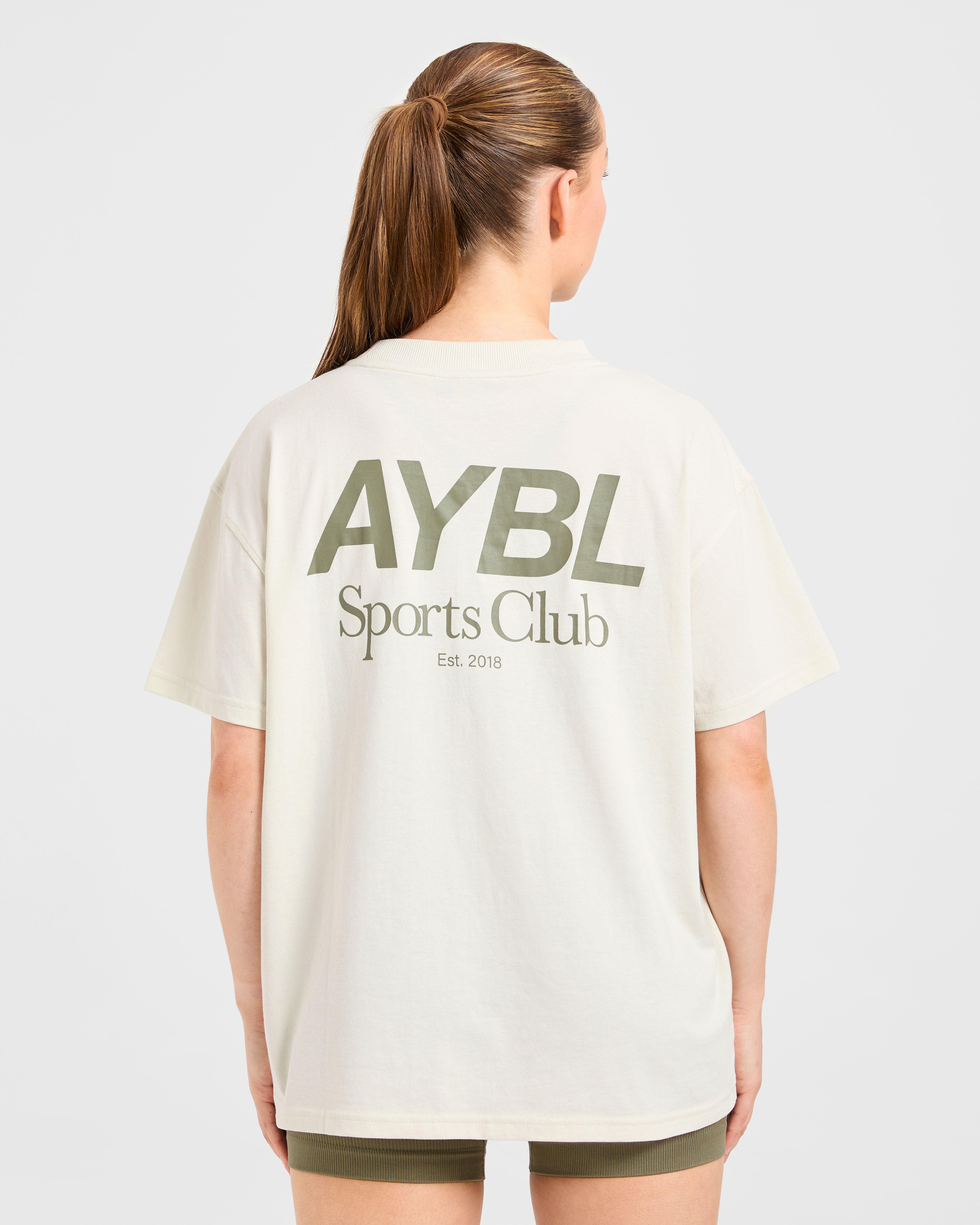 Camiseta Oversized del Club Deportivo AYBL - Beige/Olivino Apagado