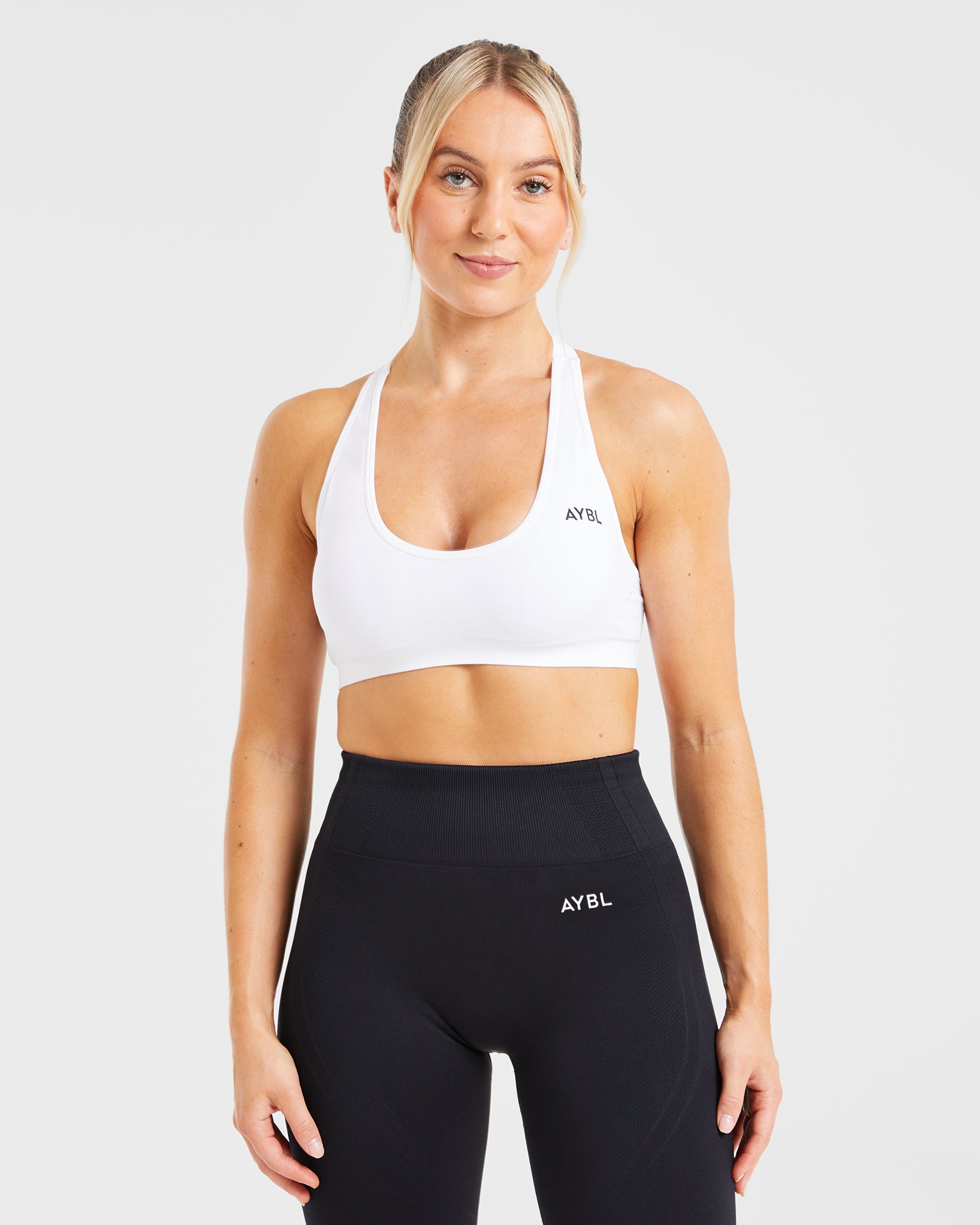 Essential Sports Bra Sin Costuras con Espalda de Carrera - Blanco