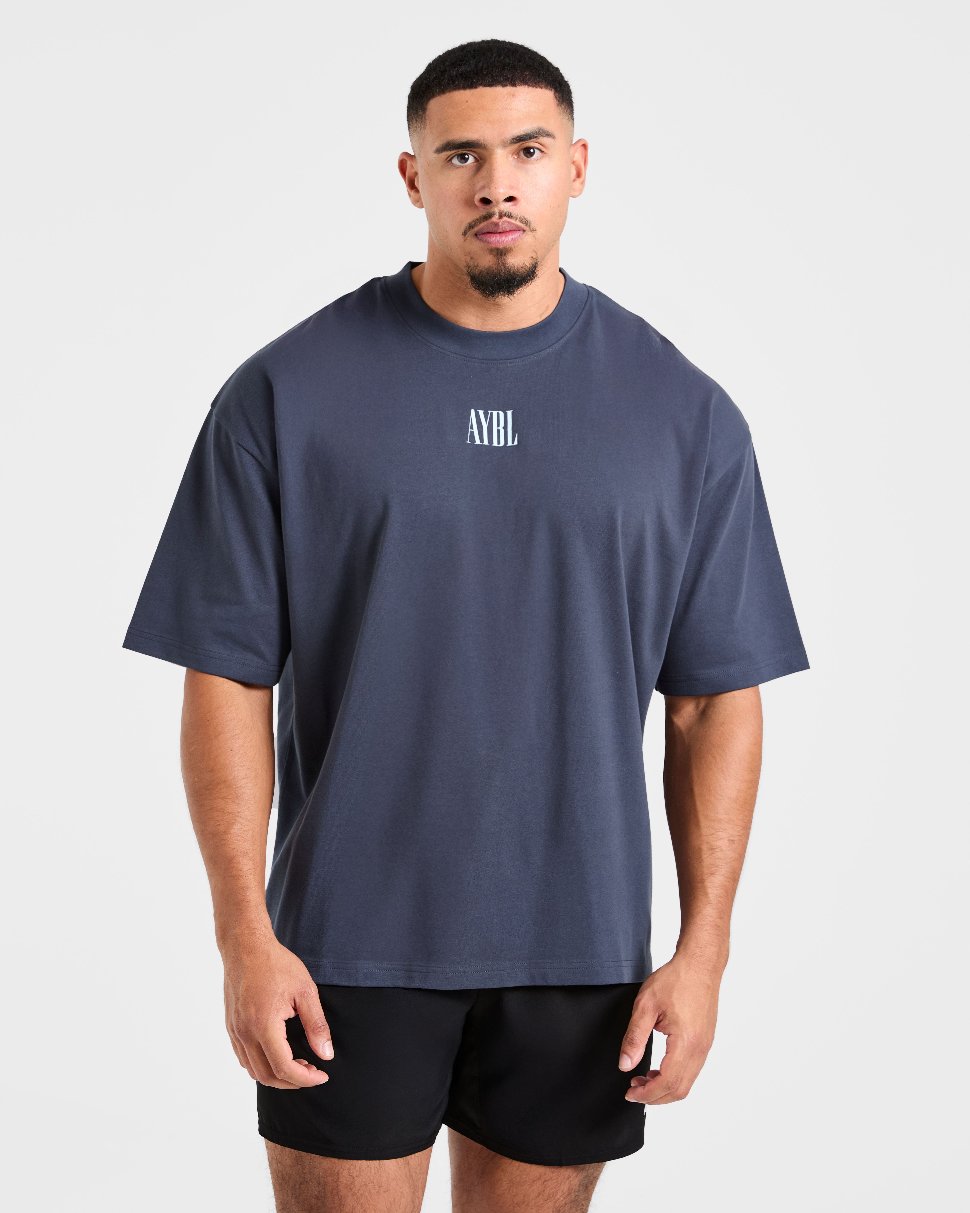 Camiseta Oversized Strength of Titans - Azul Océano Profundo