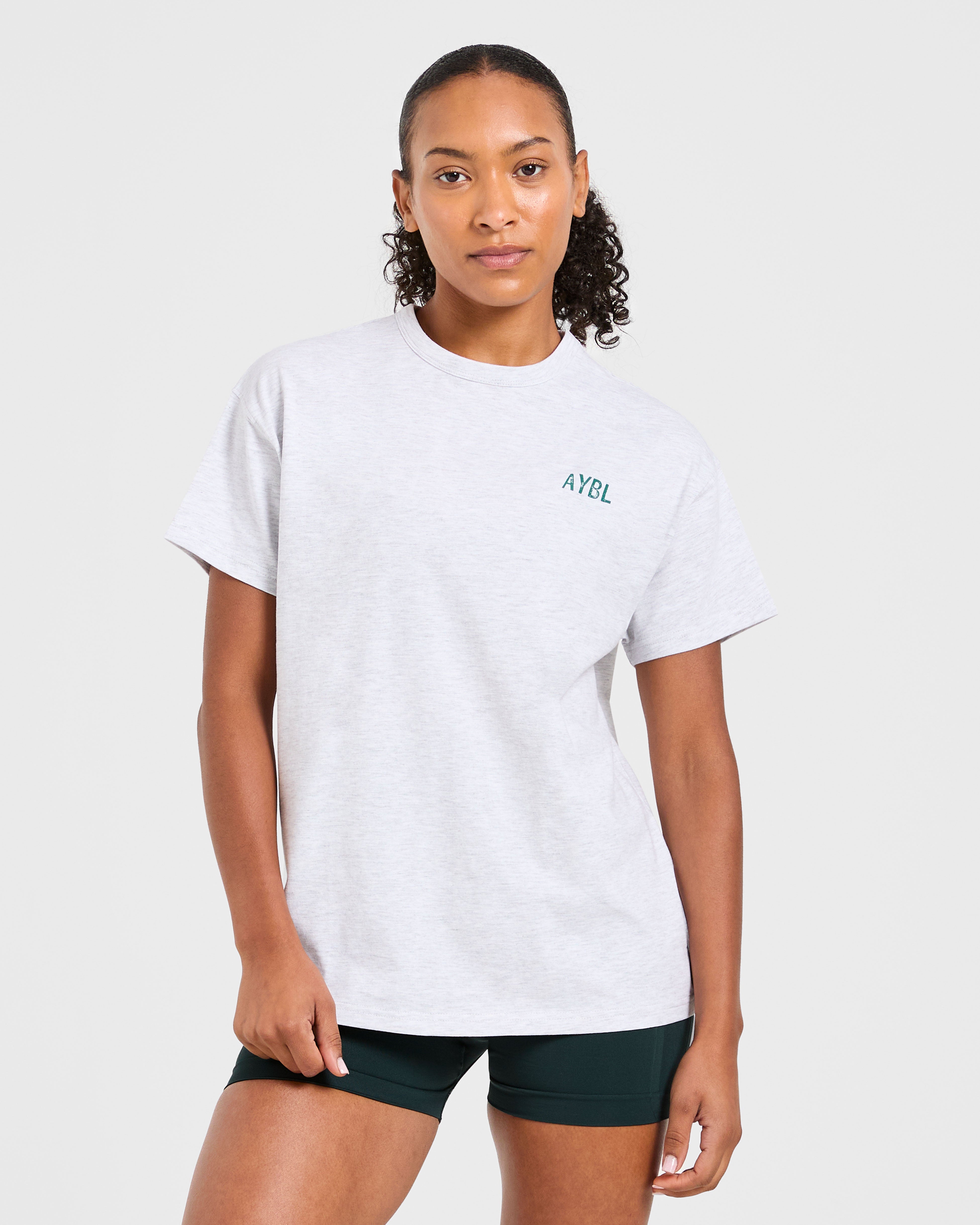 Camiseta Oversized con Estampado de Mujeres Fuertes - Gris Marfil/Verde