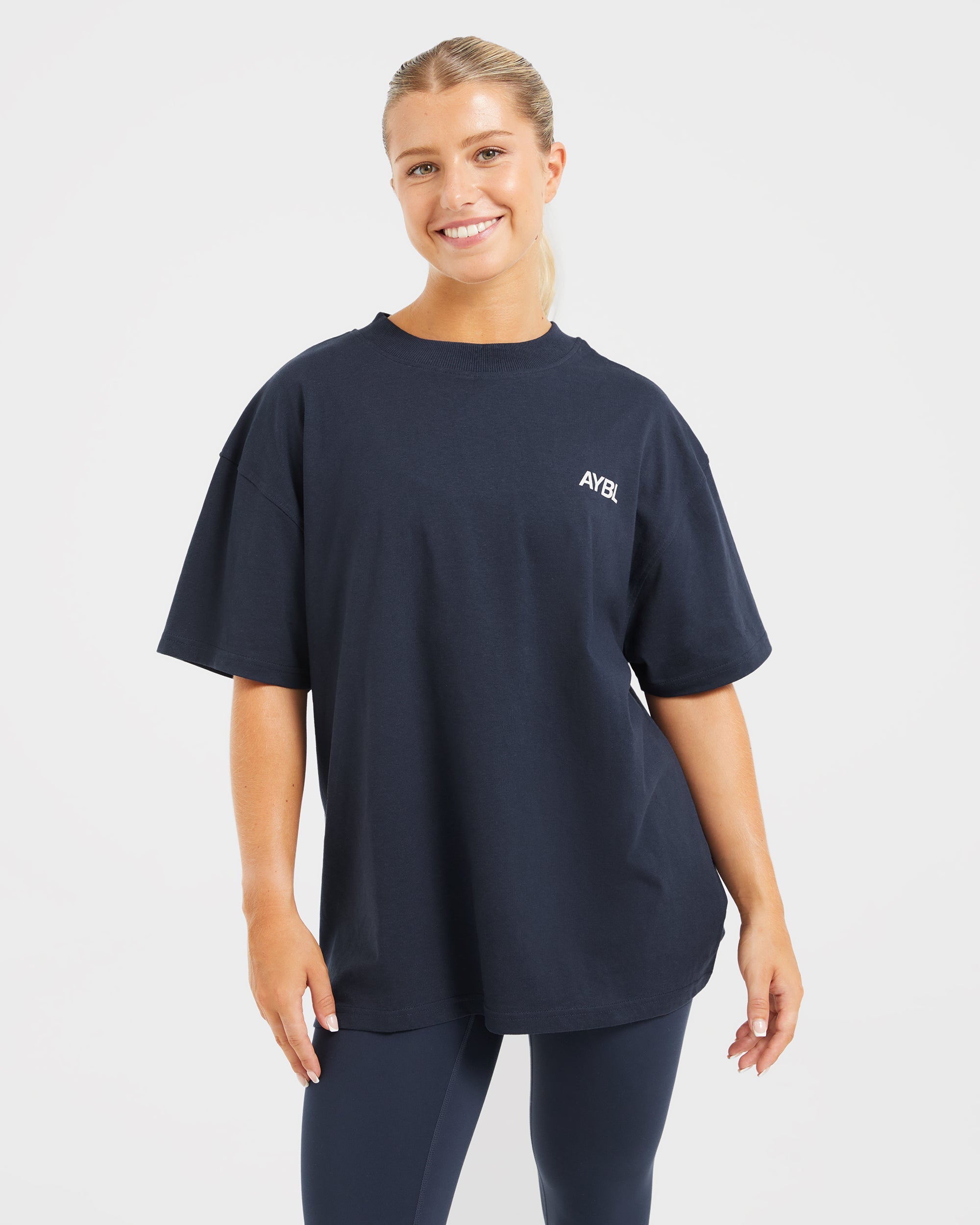 Camiseta Oversized del Club Deportivo AYBL - Azul marino/Blanco