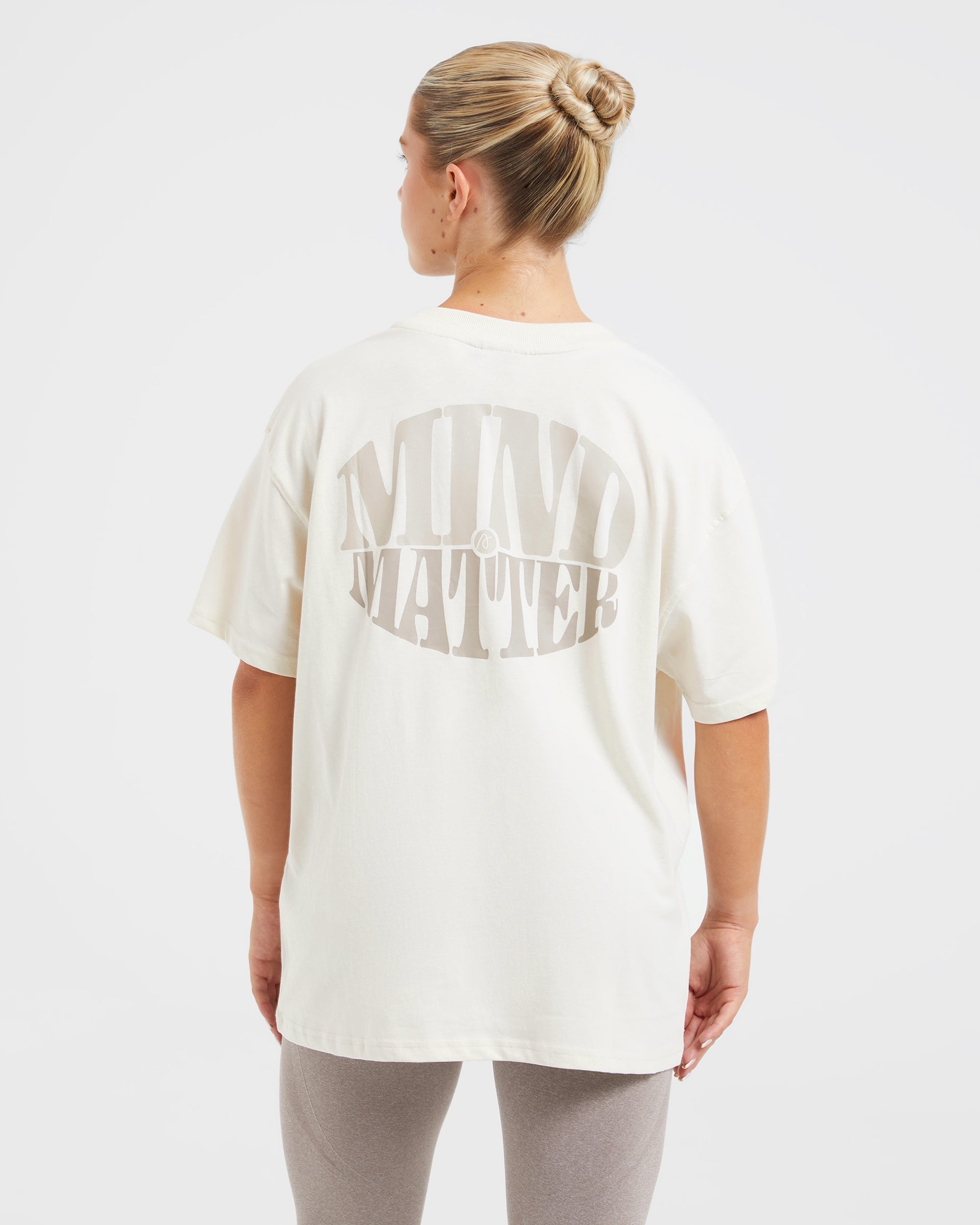 Camiseta Oversized Mind Over Matter - Beige/Marrón