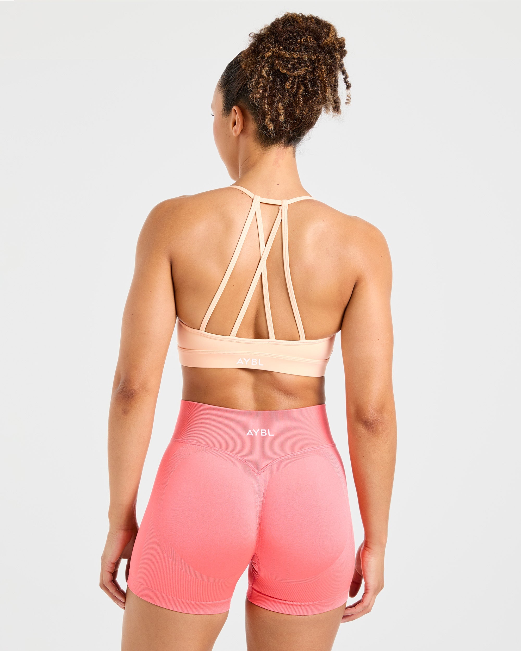 Sports Bra Essential con Cuello en V y Tirantes - Melocotón Pastel