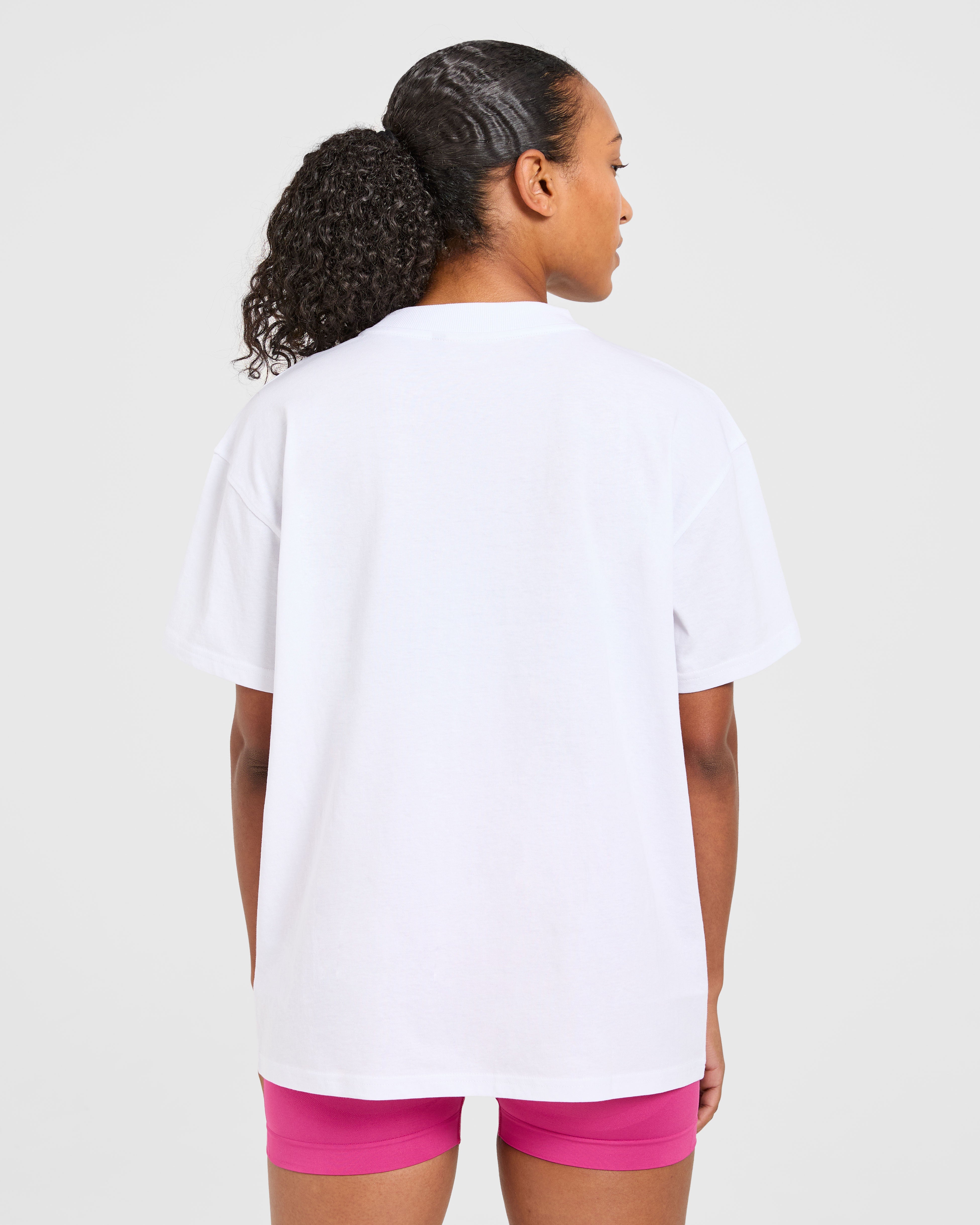 Camiseta Oversized Gothic de Sports Club - Blanco/Rosa