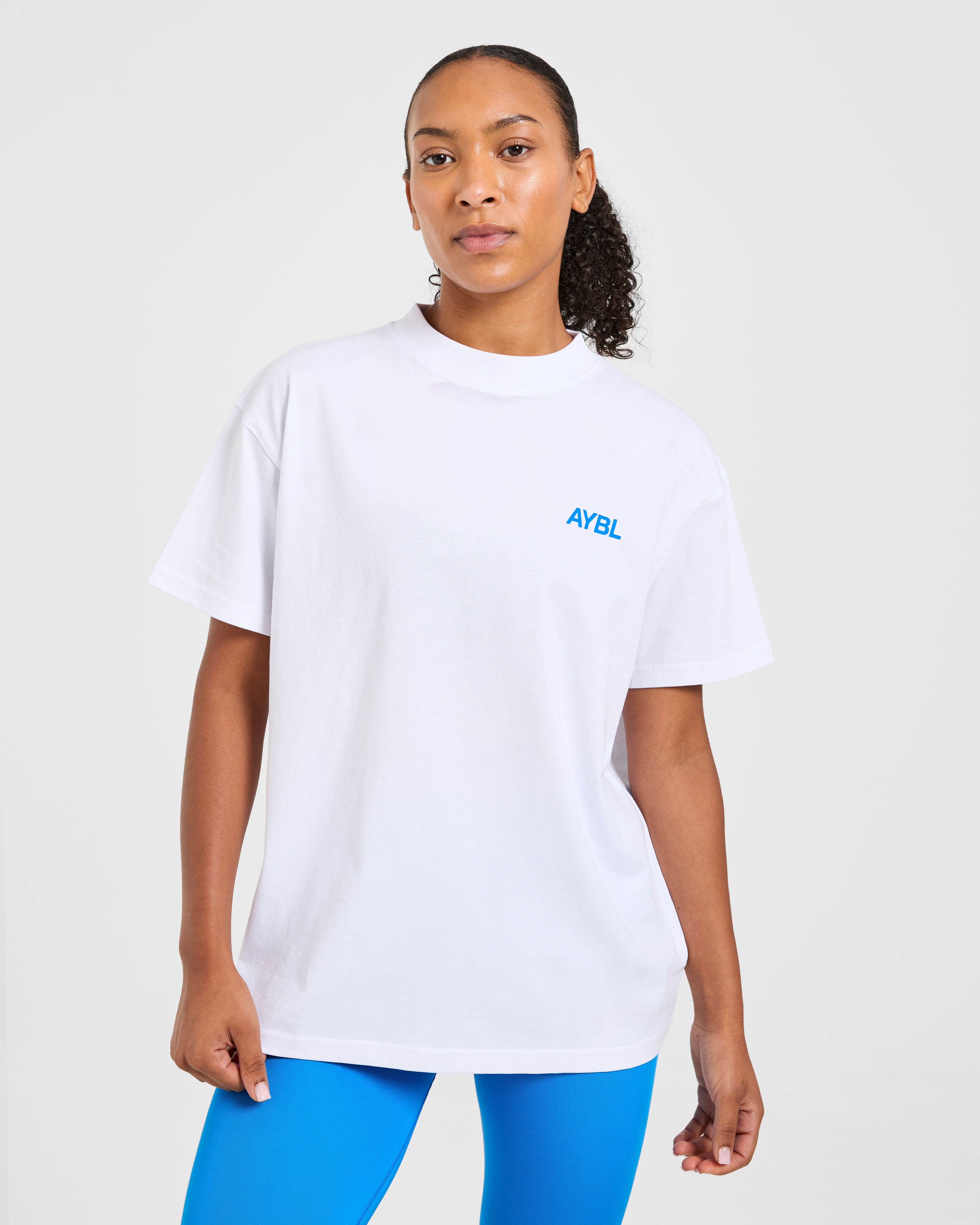 Camiseta Oversized del Club Deportivo AYBL - Blanco/Cobalto
