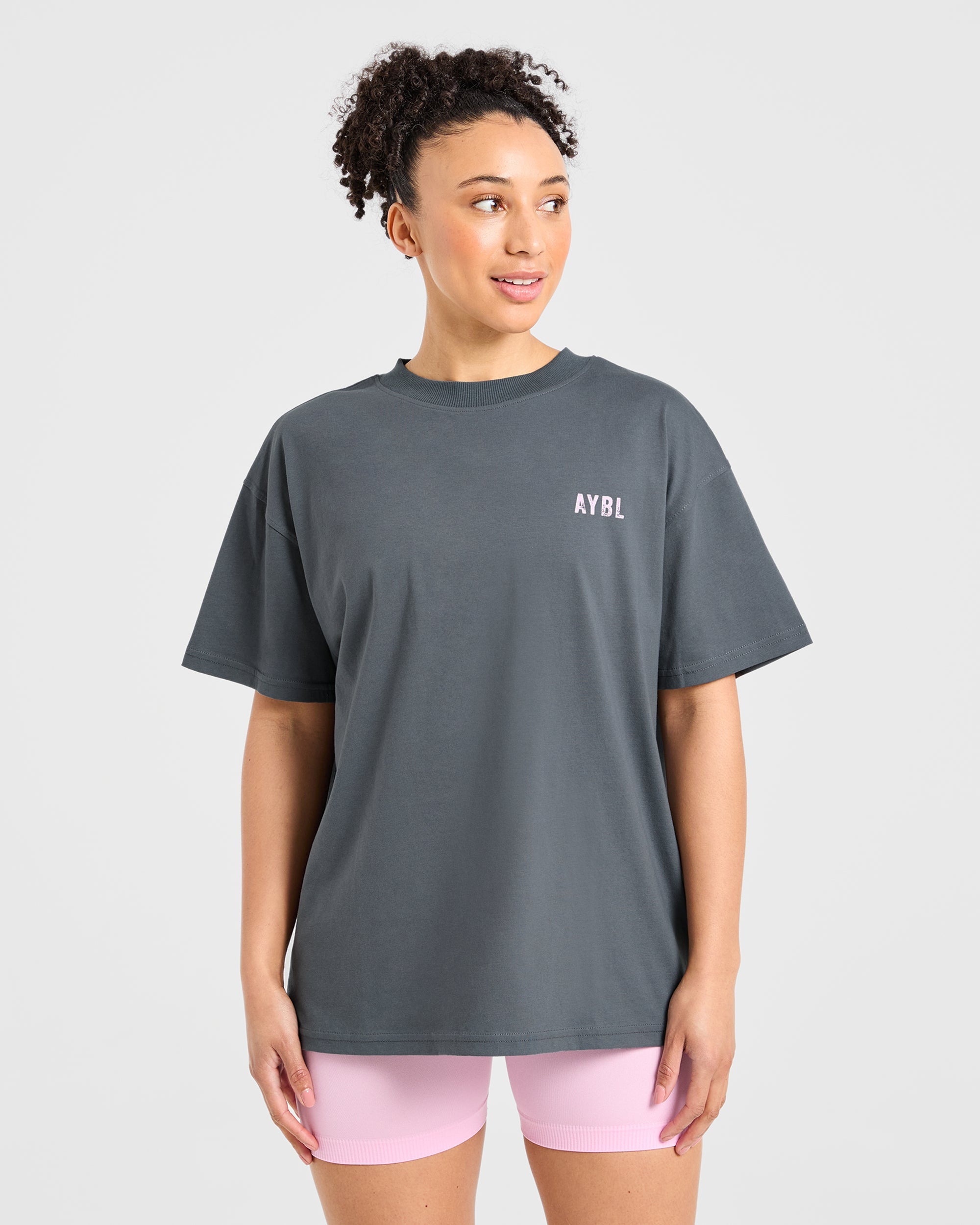 Camiseta Oversized de Temporada Escultura - Gris/Rosa
