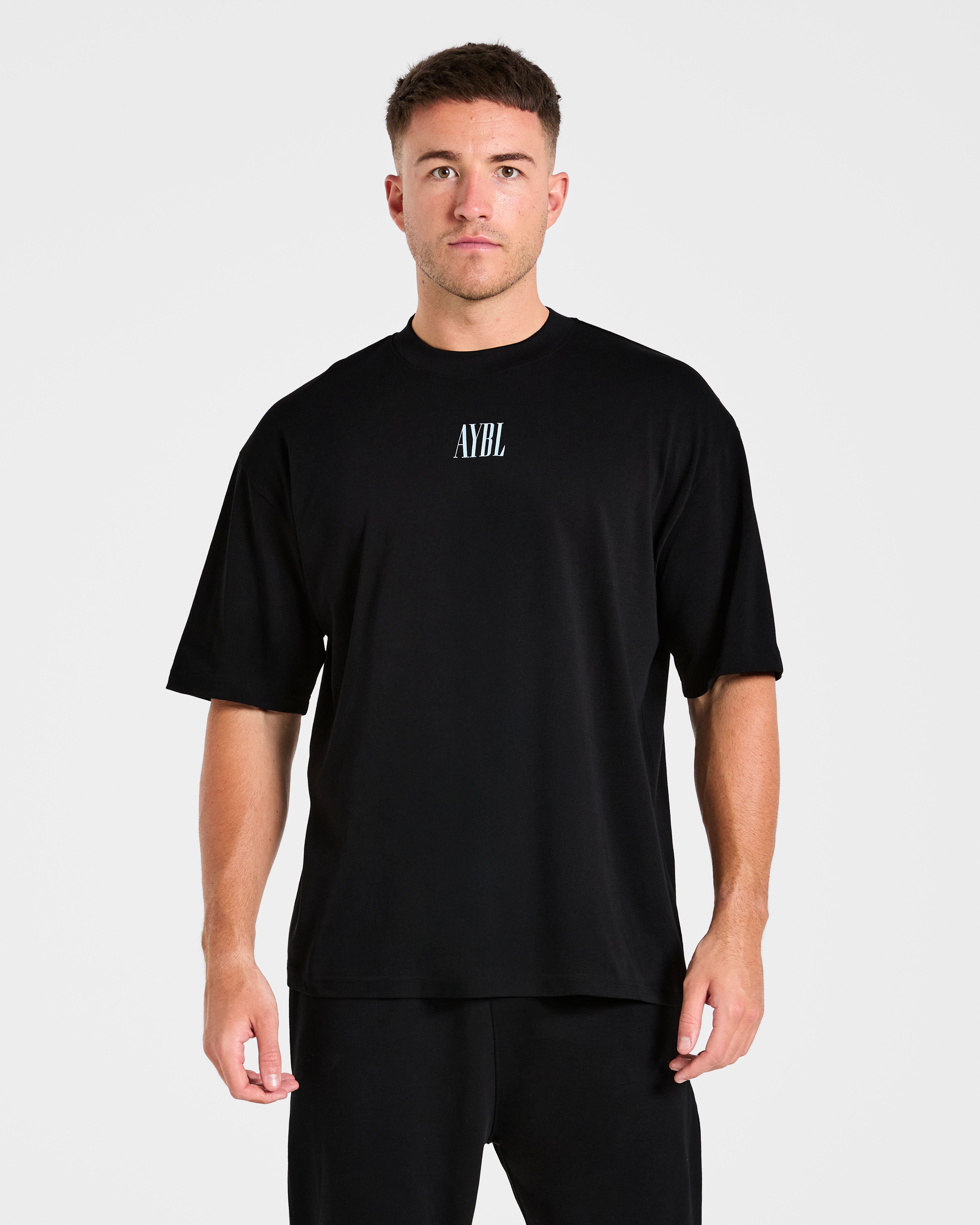 Camiseta Oversized Strength of Titans - Negro
