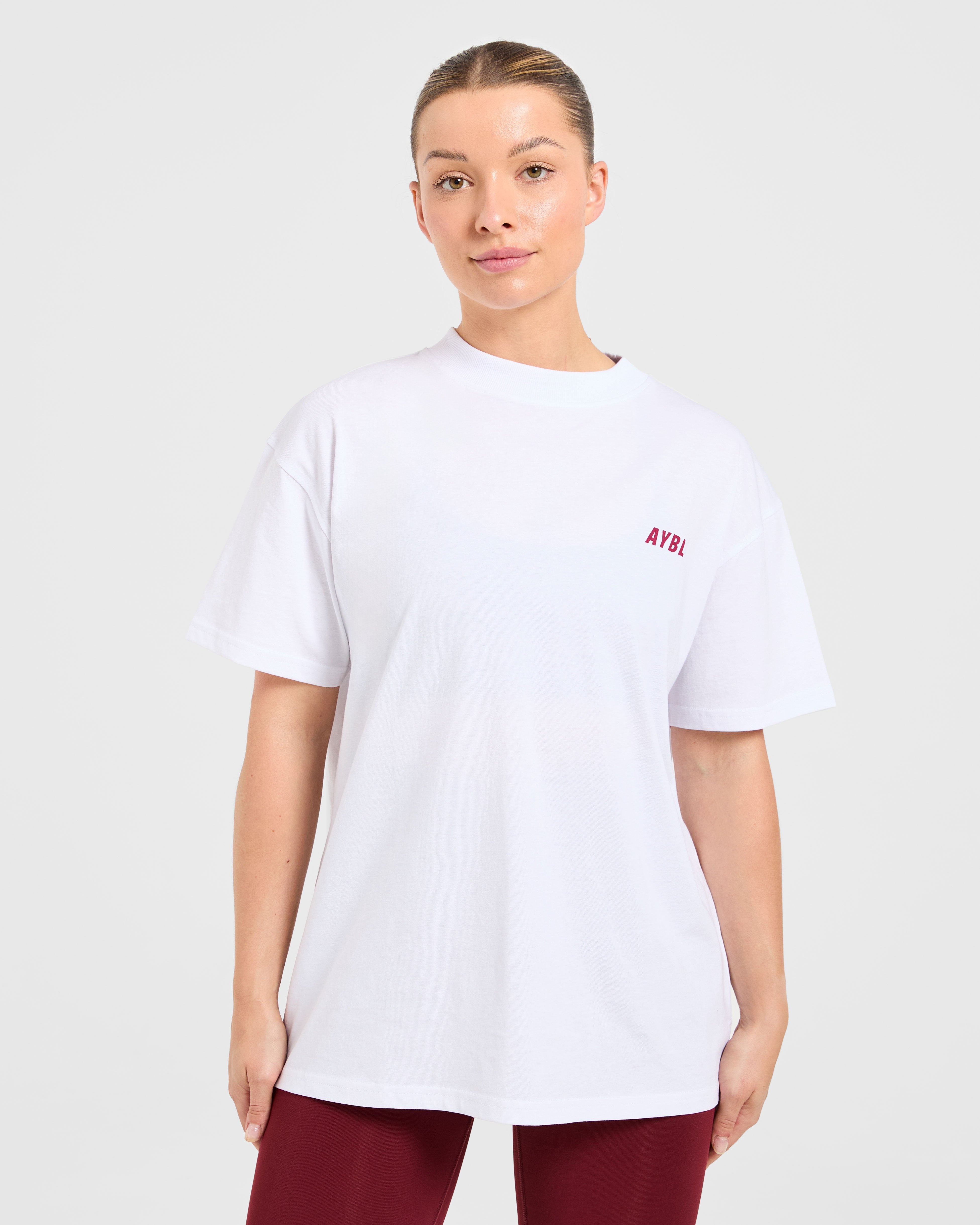 Camiseta Oversized Cardio Club - Blanco/Borgoña