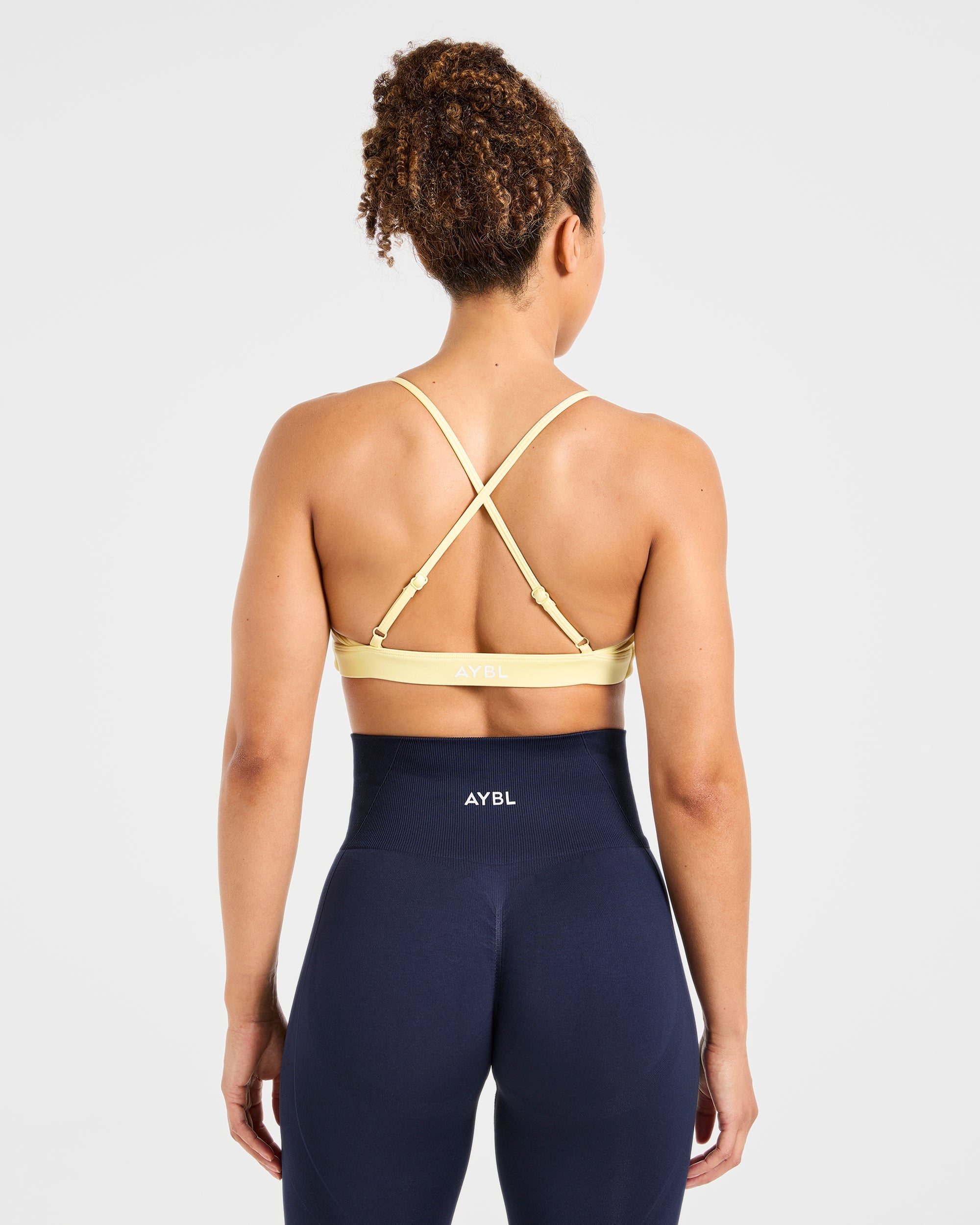 Sports Bra Essential Twist con Espalda Cruzada - Amarillo