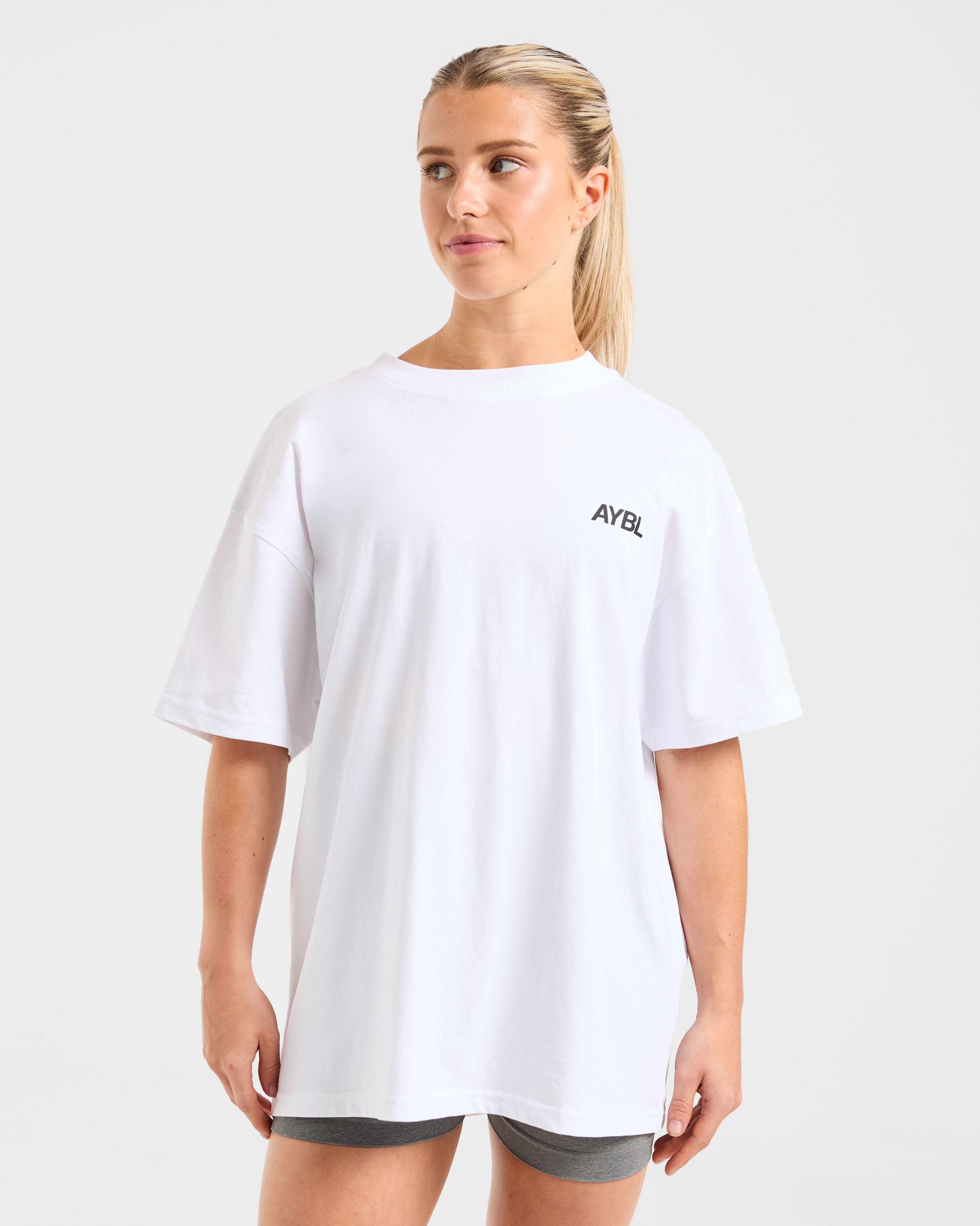 Camiseta Oversized del Club Deportivo AYBL - Blanco