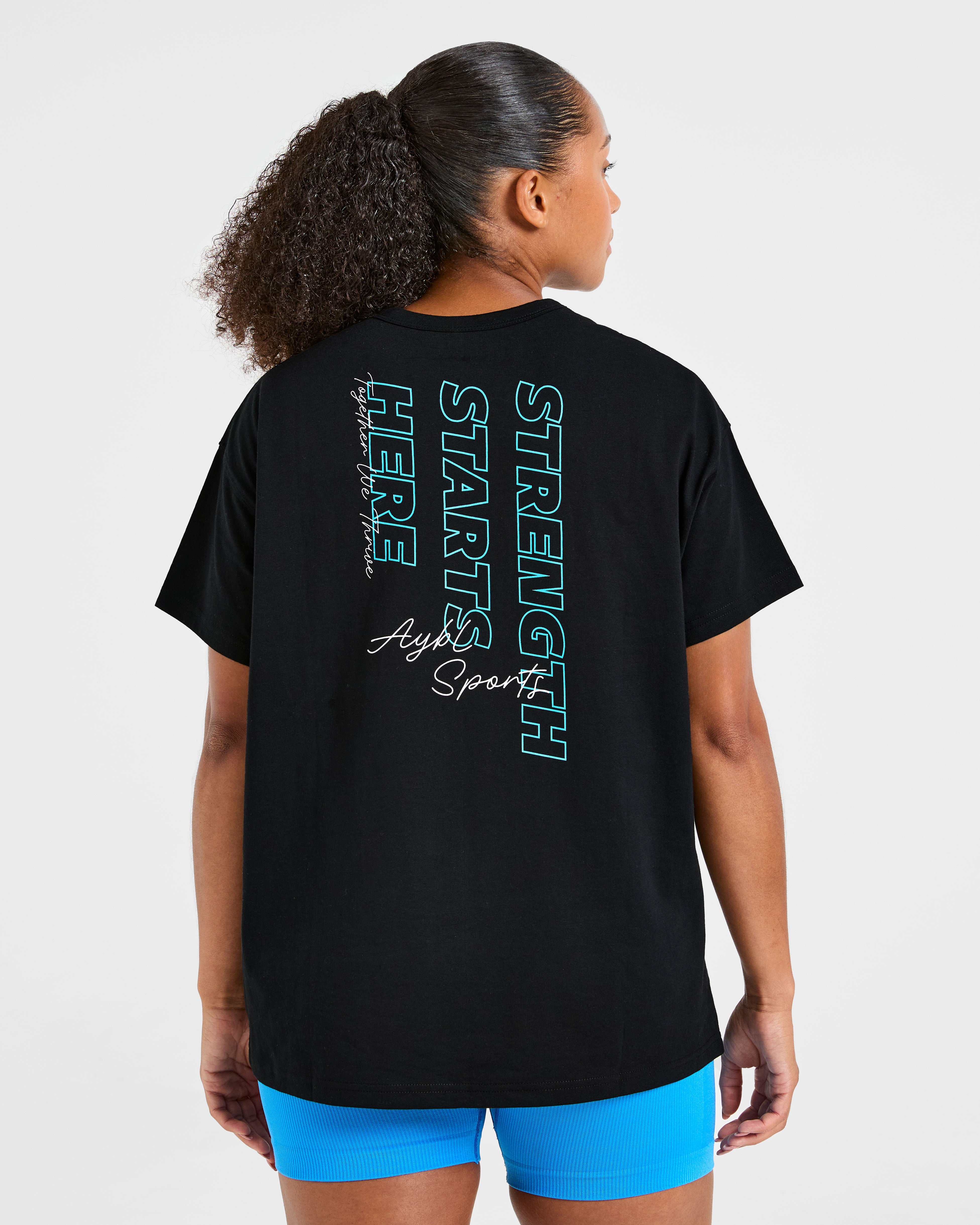 Camiseta Oversized Strength Starts Here - Negro/Azul