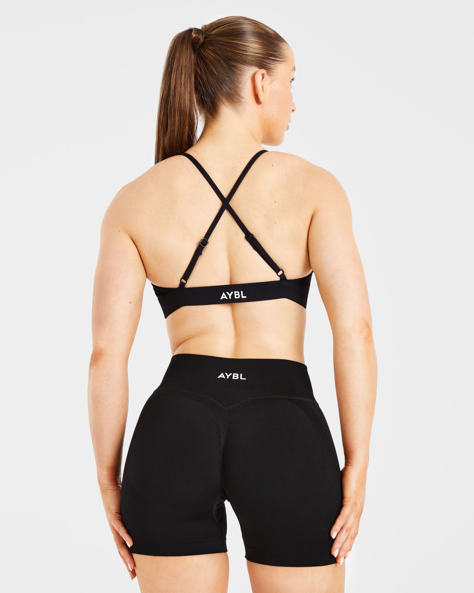Sports Bra Essential Twist con Espalda Cruzada - Negro