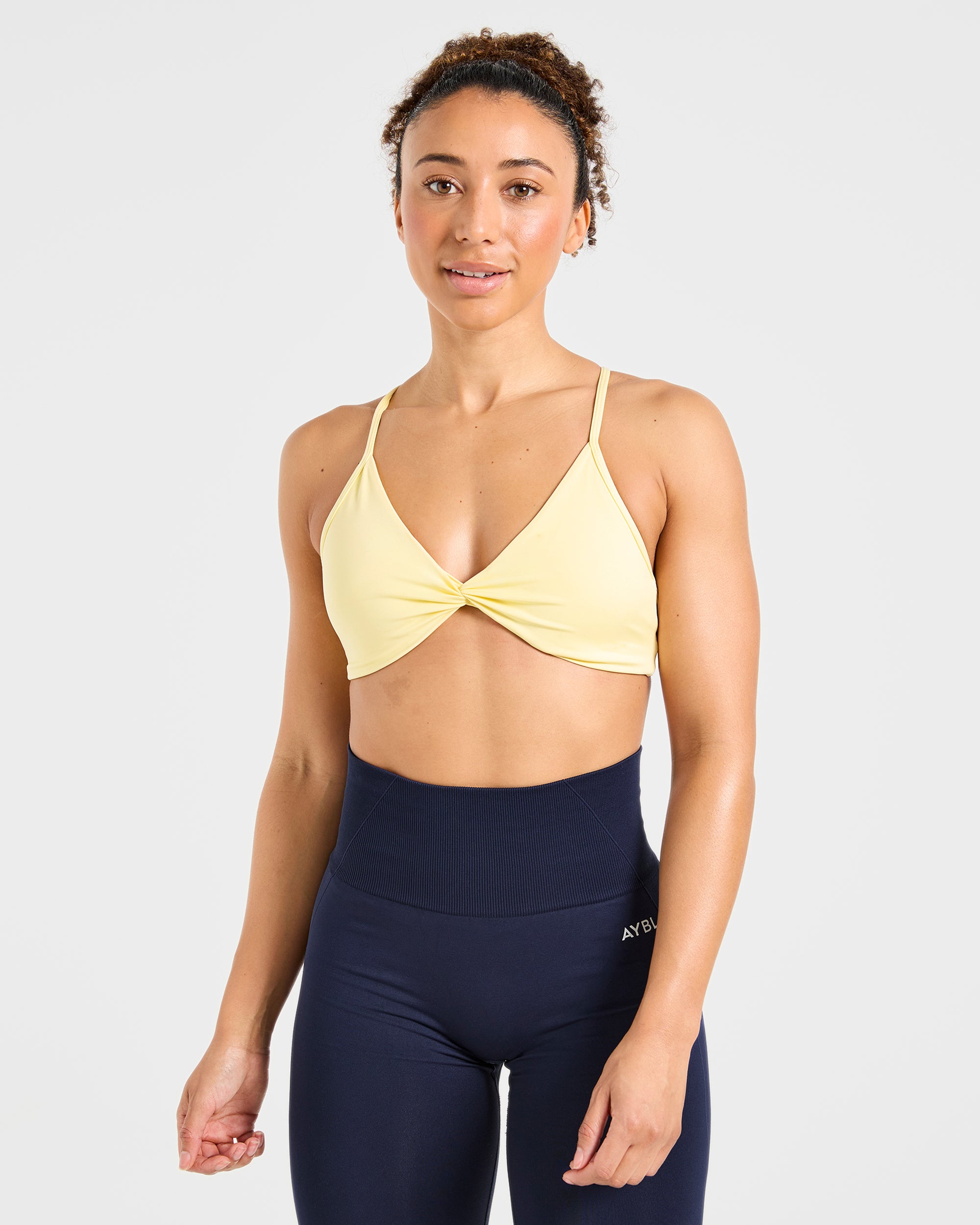 Sports Bra Essential Twist con Espalda Cruzada - Amarillo