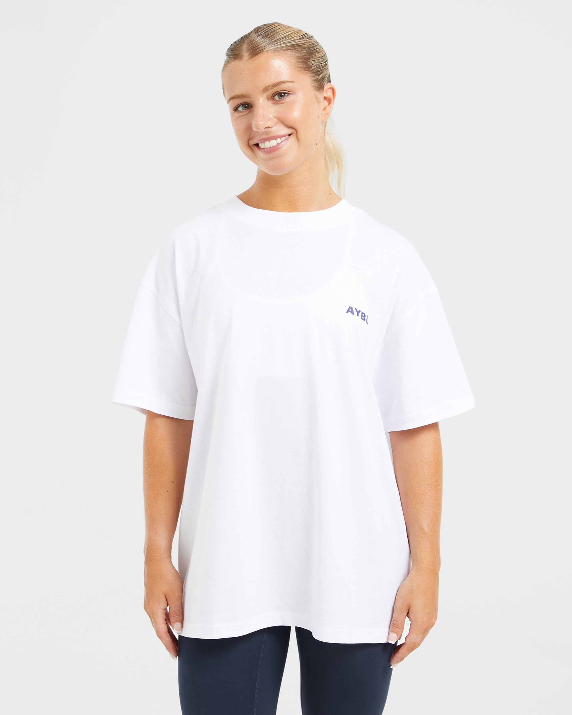 Camiseta Oversized Itálica AYBL - Blanco/Azul marino