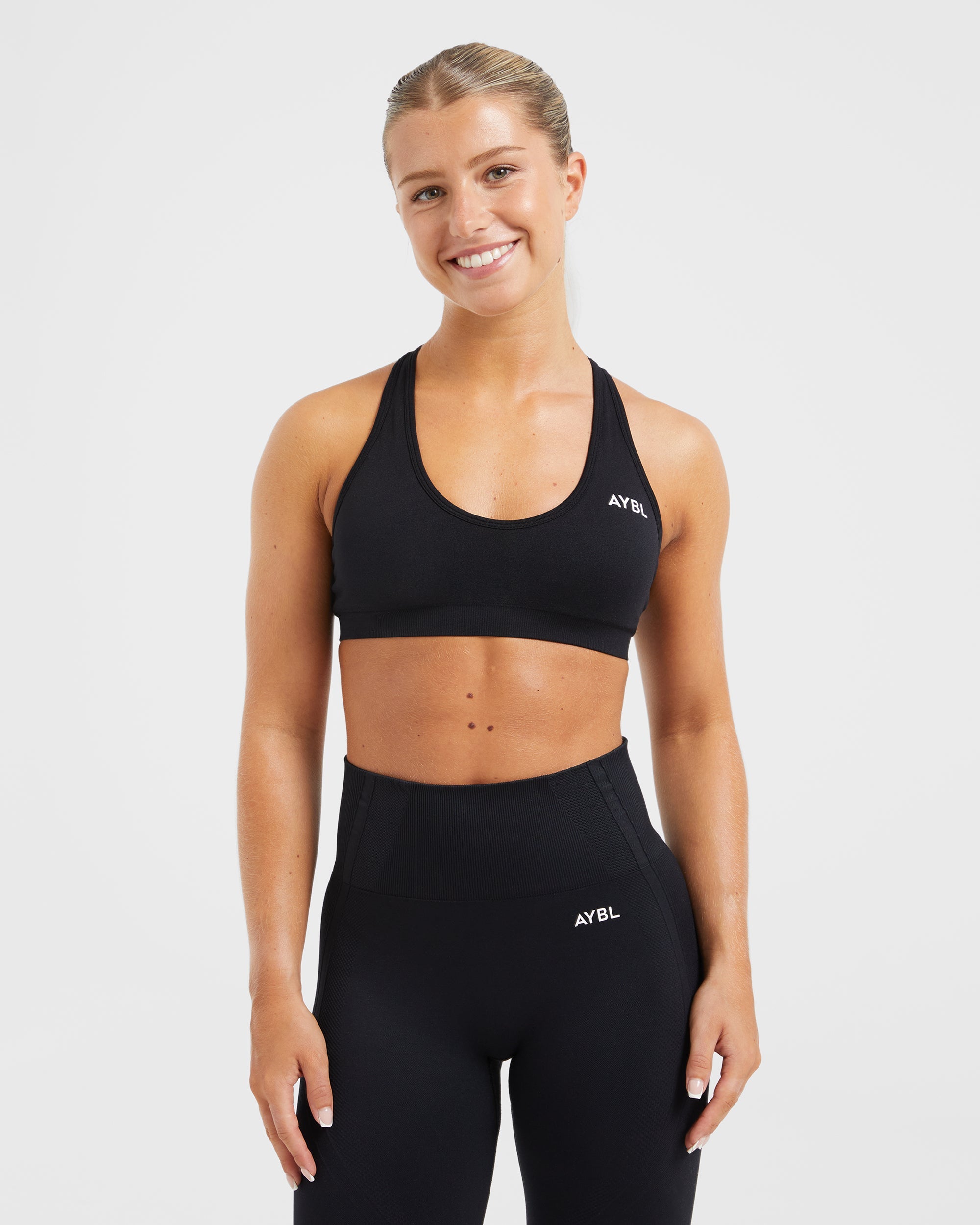 Sports Bra Racer Back Sin Costuras Esencial - Negro