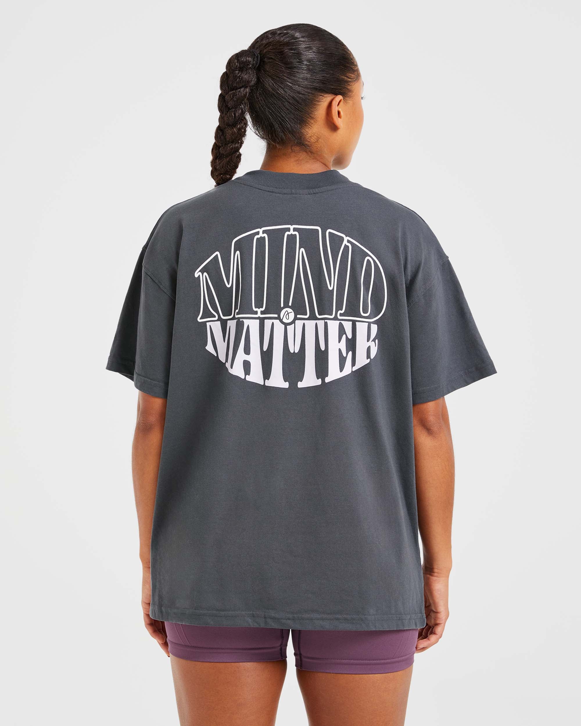 Camiseta Oversized Mind Over Matter - Gris carbón/Liláceo