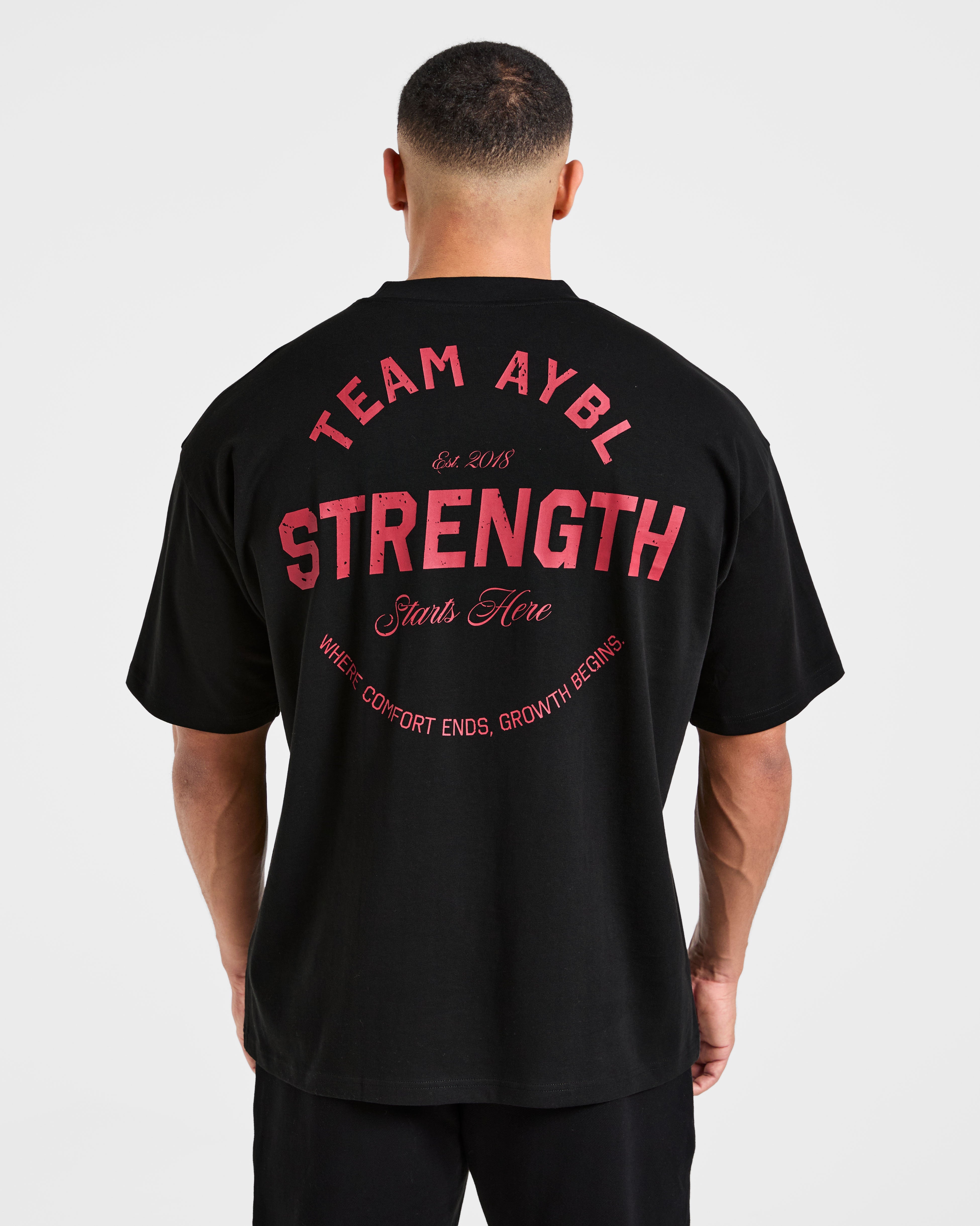 Cam Kissel x Strength Starts Here Camiseta Oversized - Negro/Rojo