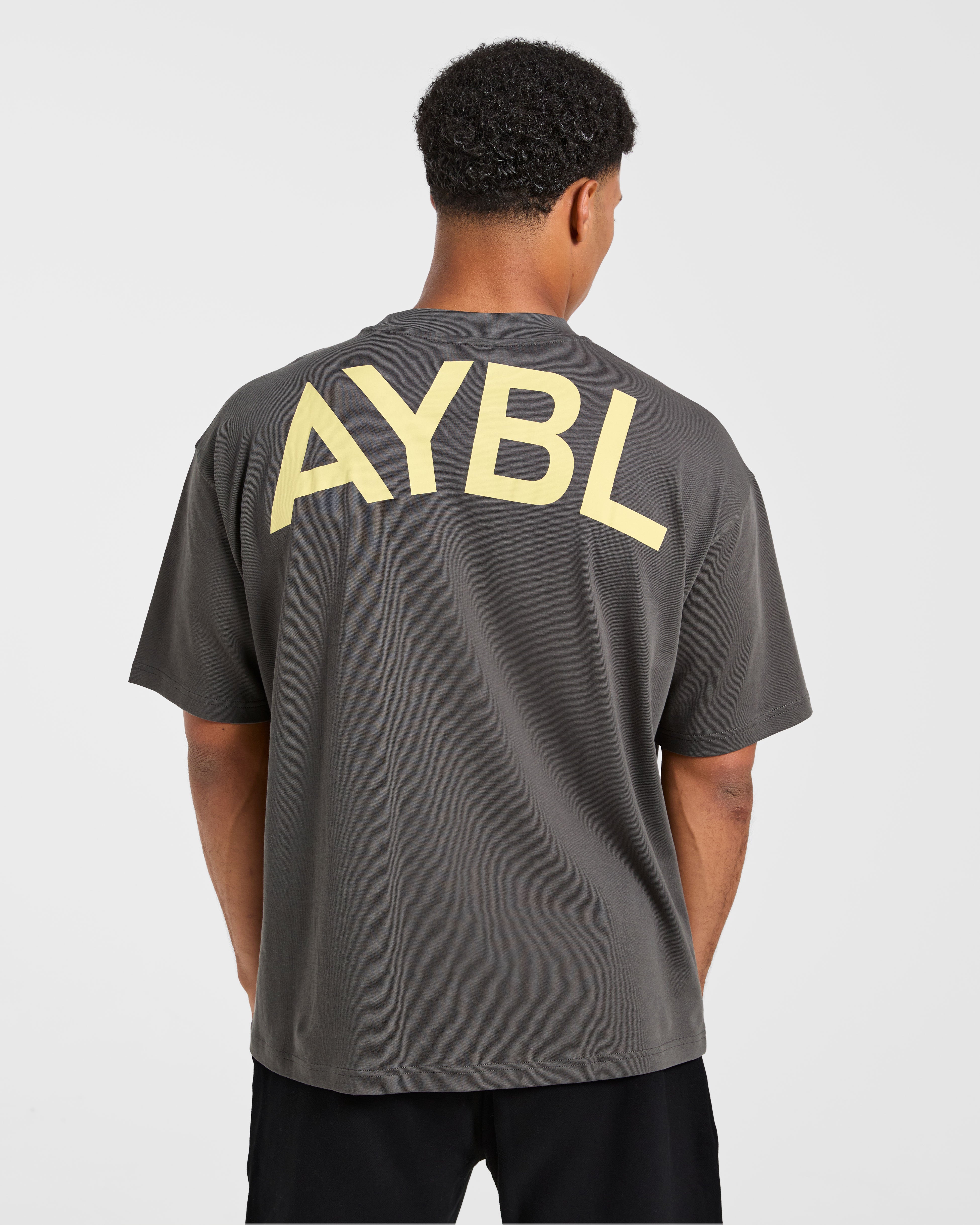 Camiseta Oversized Esencial - Gris carbón/Mantequilla