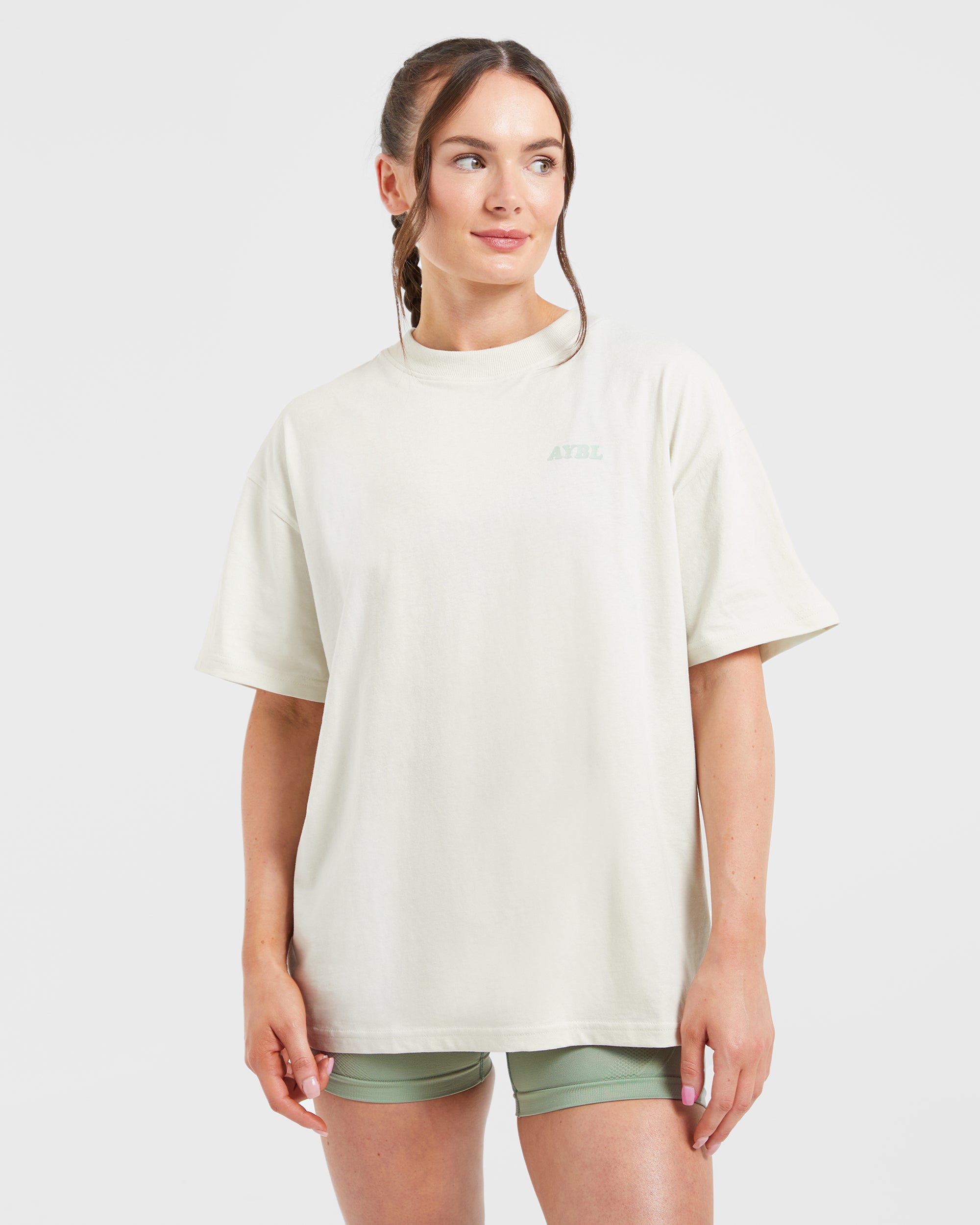 Camiseta Deportiva Sports Club con Estilo Ondulado y Corte Amplio - Blanco Roto/Verde