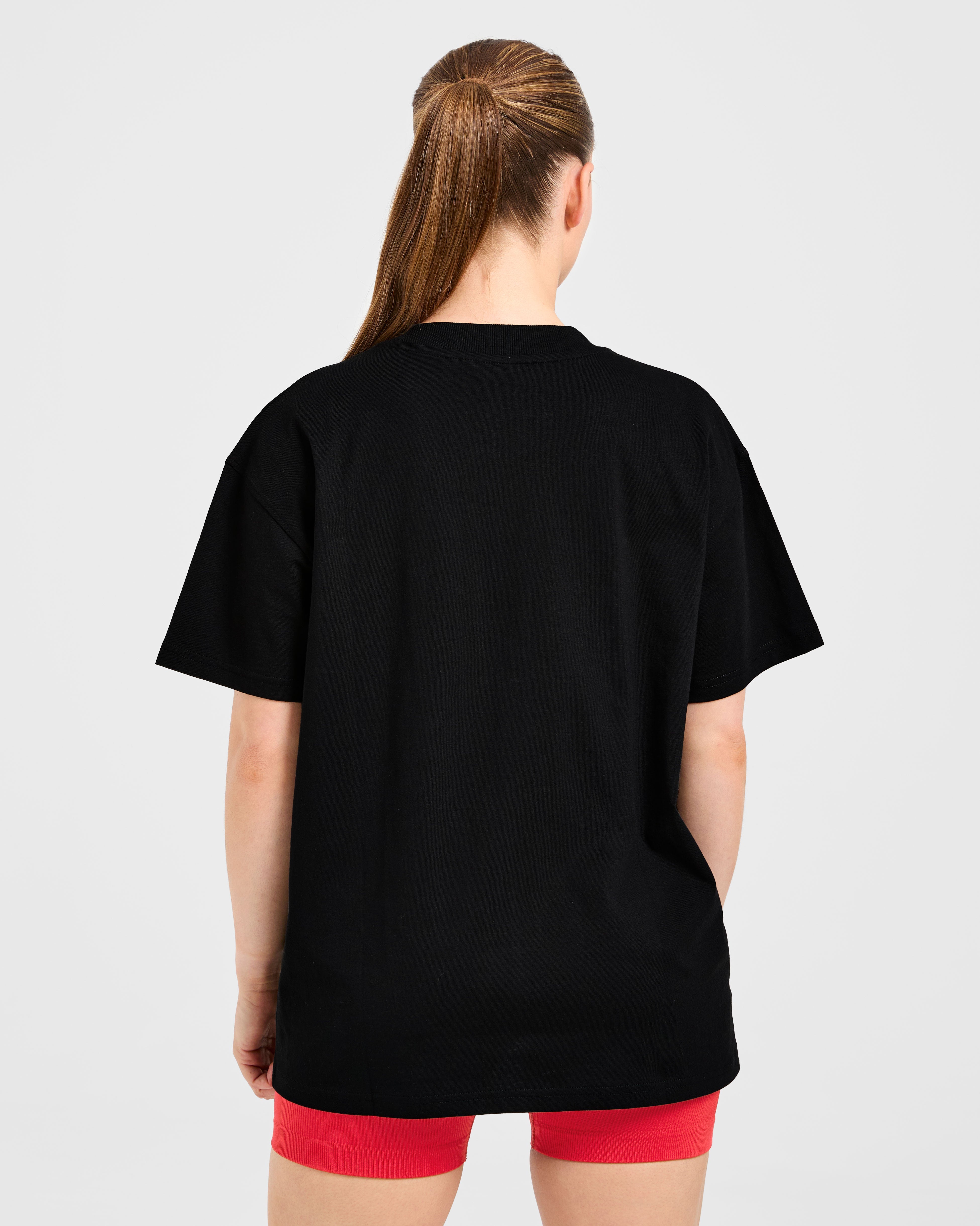 Camiseta Oversized Gothic de Sports Club - Negro/Rojo