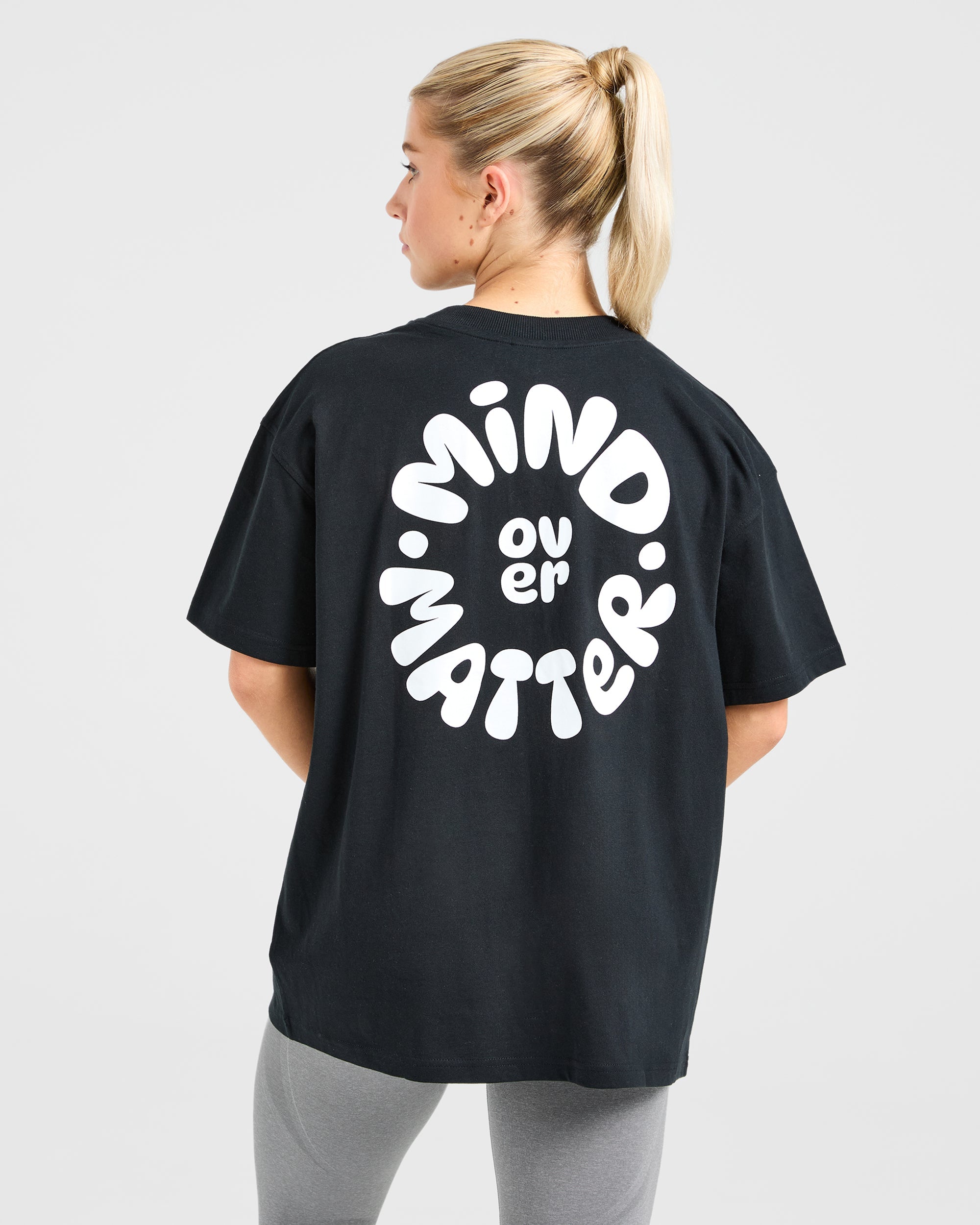 Camiseta Oversized Mind Over Matter V2 - Negro