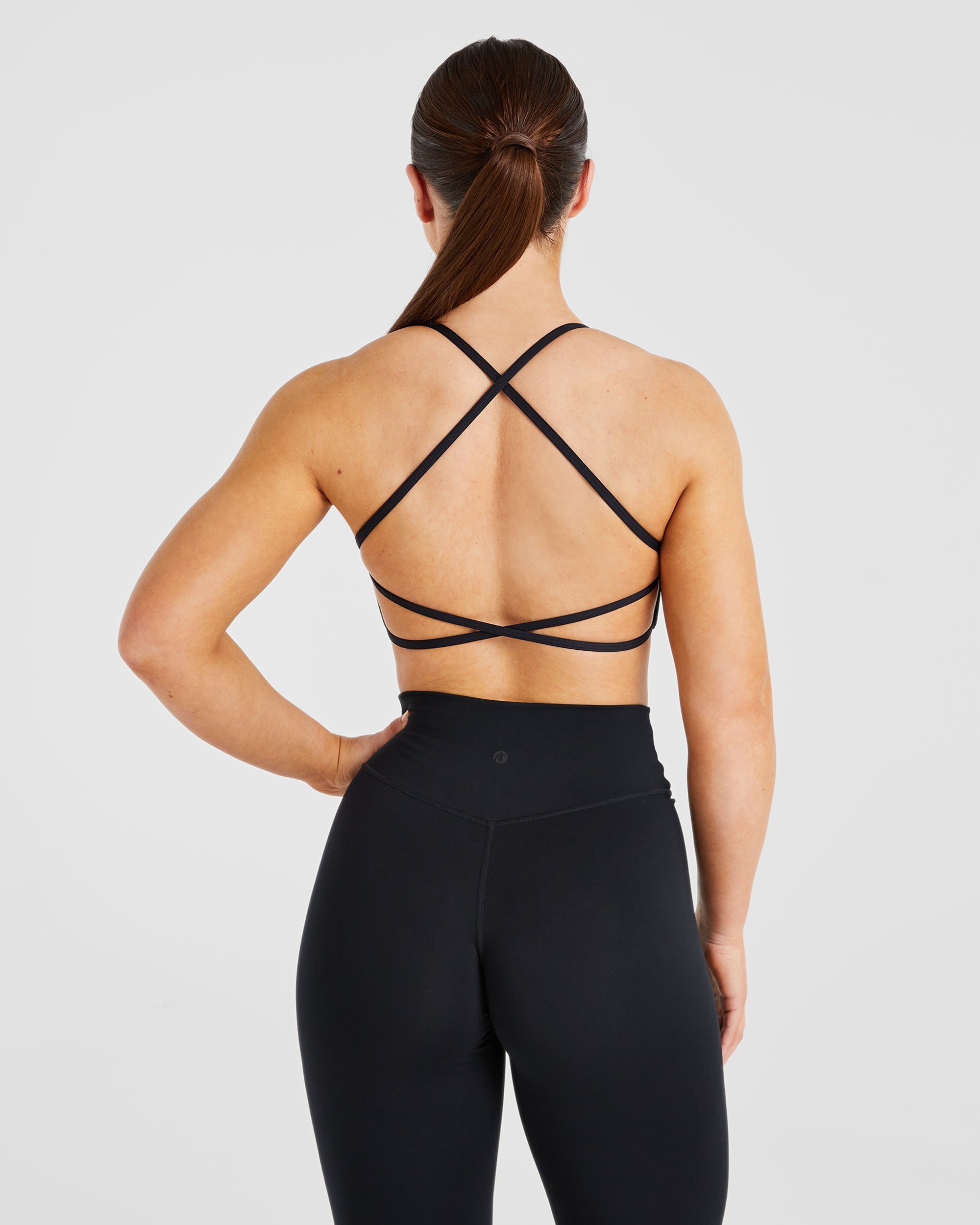 Essential Crossback Sports Bra - Negro
